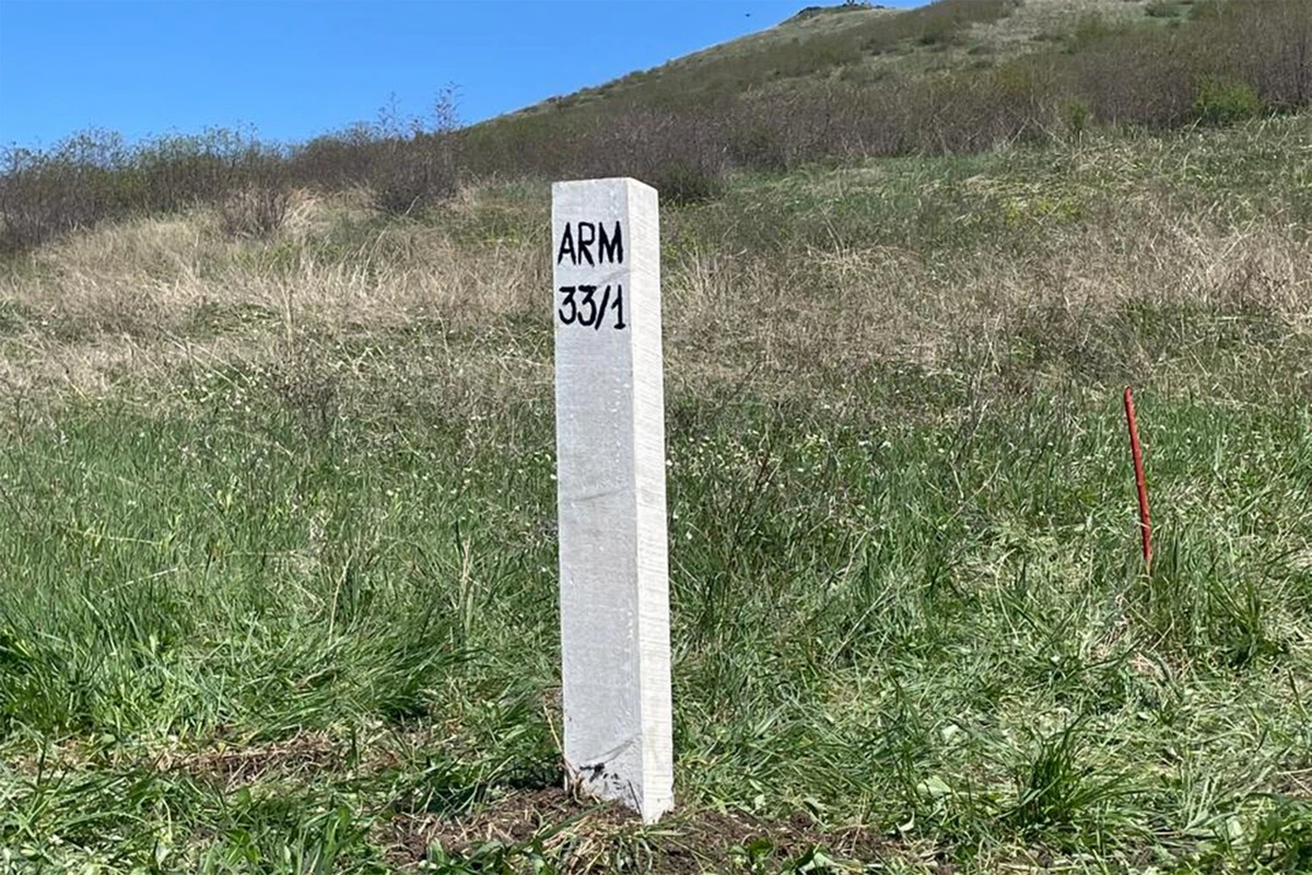 Kirants kəndində sərhəd dirəkləri quraşdırılıb