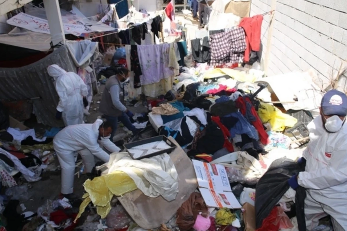 2 mərtəbəli evdən 20 ton zibil çıxarıldı - FOTO