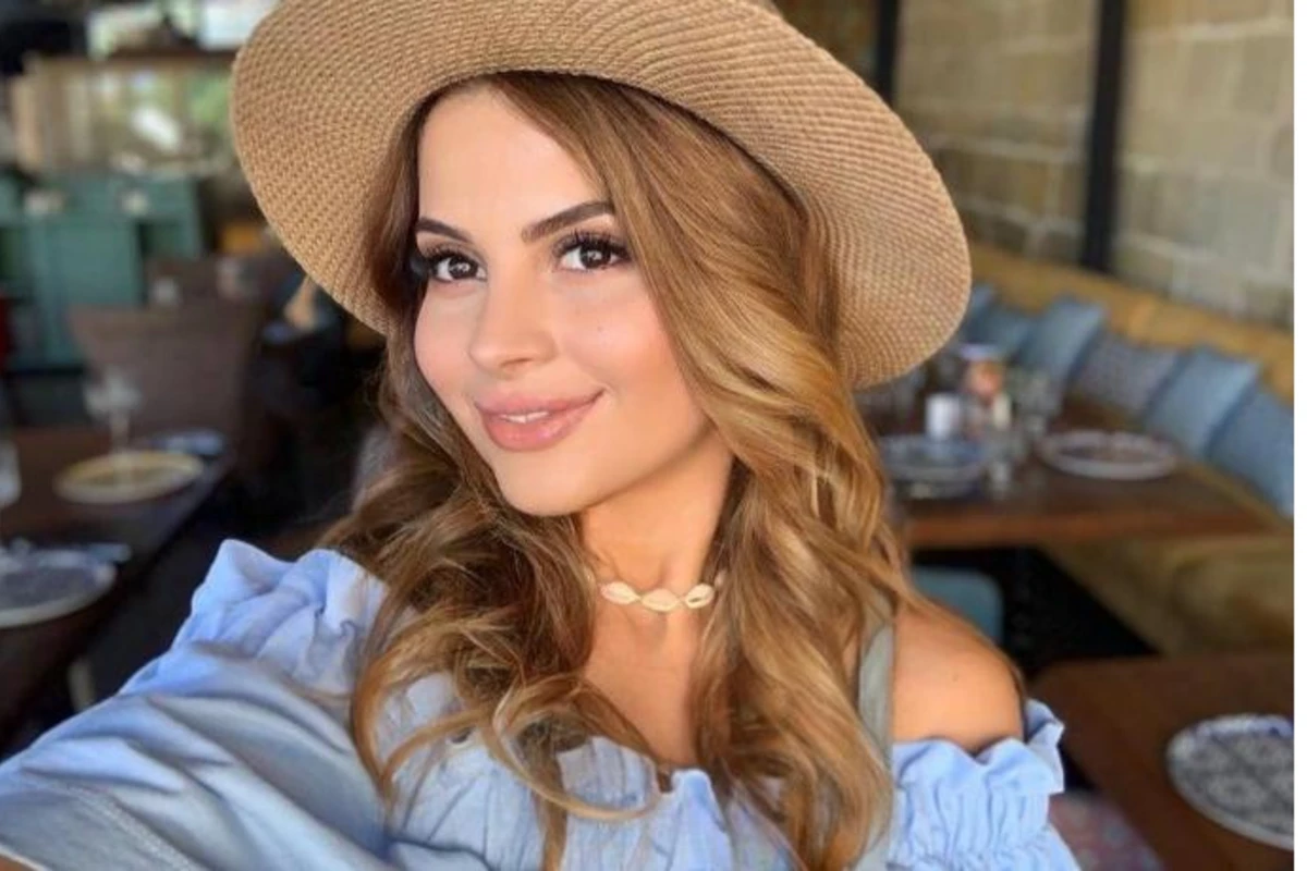 Aynişan Quliyeva: Tək olmaq mənə aidiyyatı olmayan insanla olmaqdan ... - FOTO Aynişan Quliyeva: Tək olmaq mənə aidiyyatı olmayan insanla olmaqdan ... - FOTO