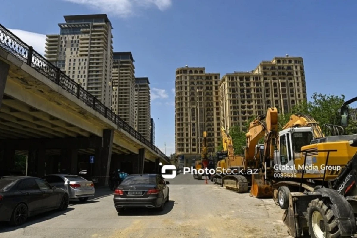 Начался снос моста Джаваншира в центре столицы
