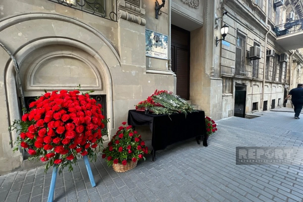 Bakıdakı səfirlikdə İran Prezidentinin xatirəsi yad edilir - FOTO
