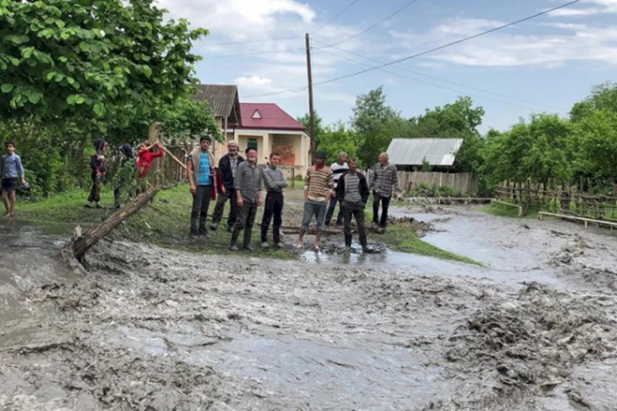 Zaqatalada məktəb və bağça birgünlük bağlandı
