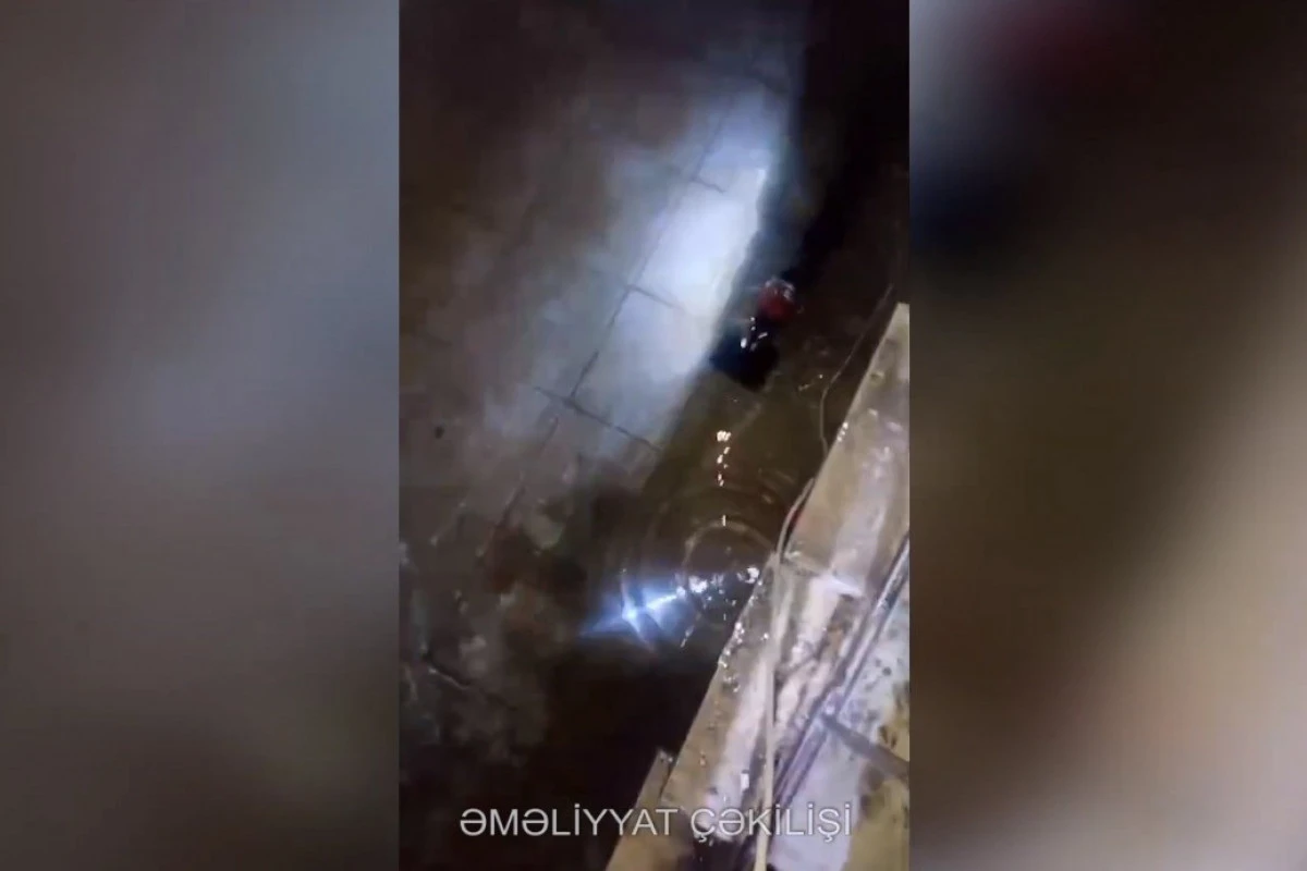 Bakıda yaşayış binasının zirzəmisinə dolan su çəkilib - VİDEO