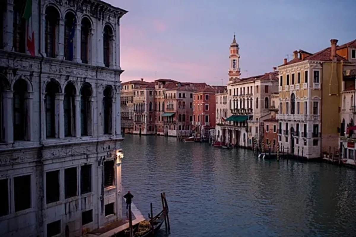 İtaliyanın məşhur kurort şəhəri turist axınını azaltmağa çalışır