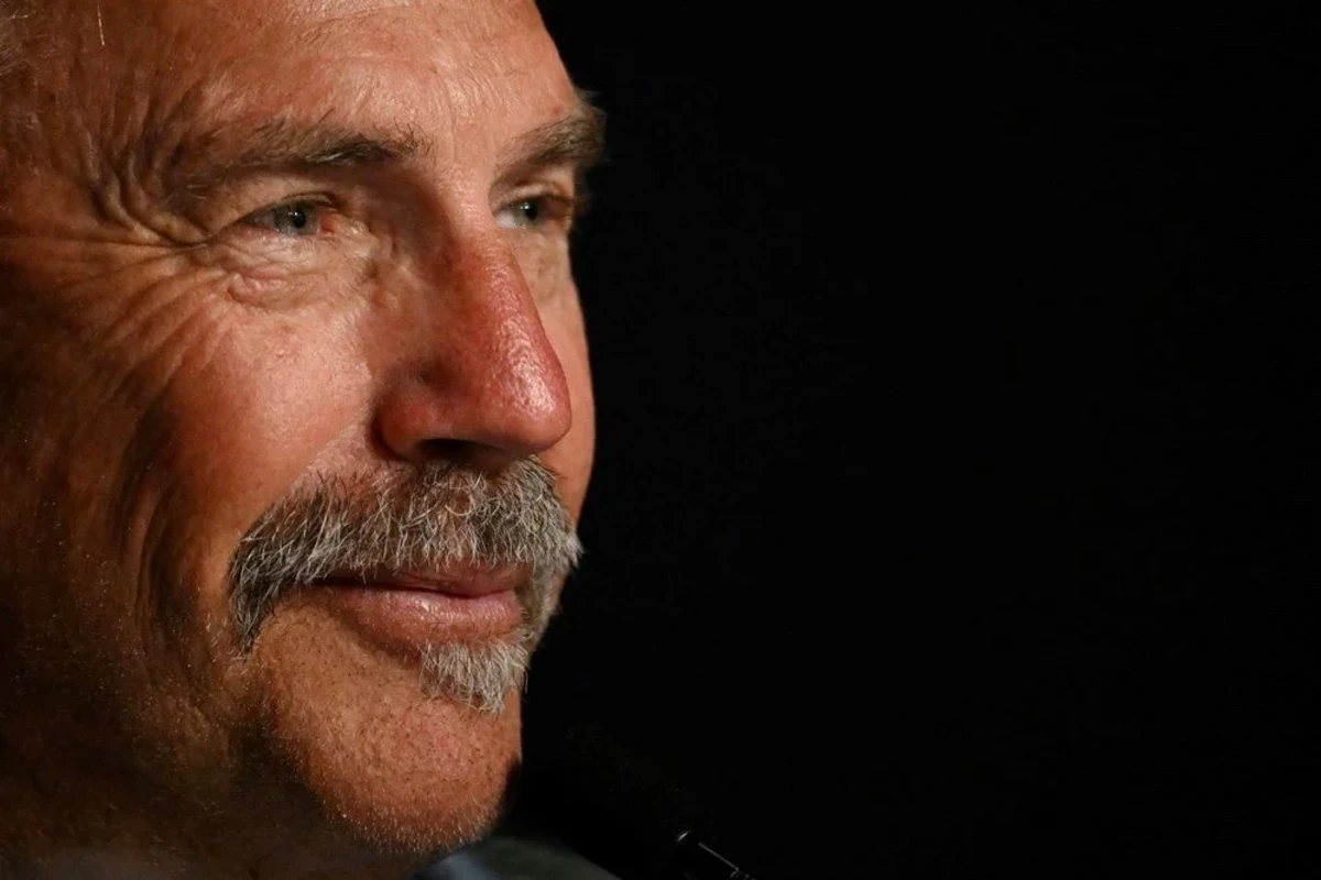 Hollivud ulduzu bütün sərvətini filmlərə xərclədi - FOTO