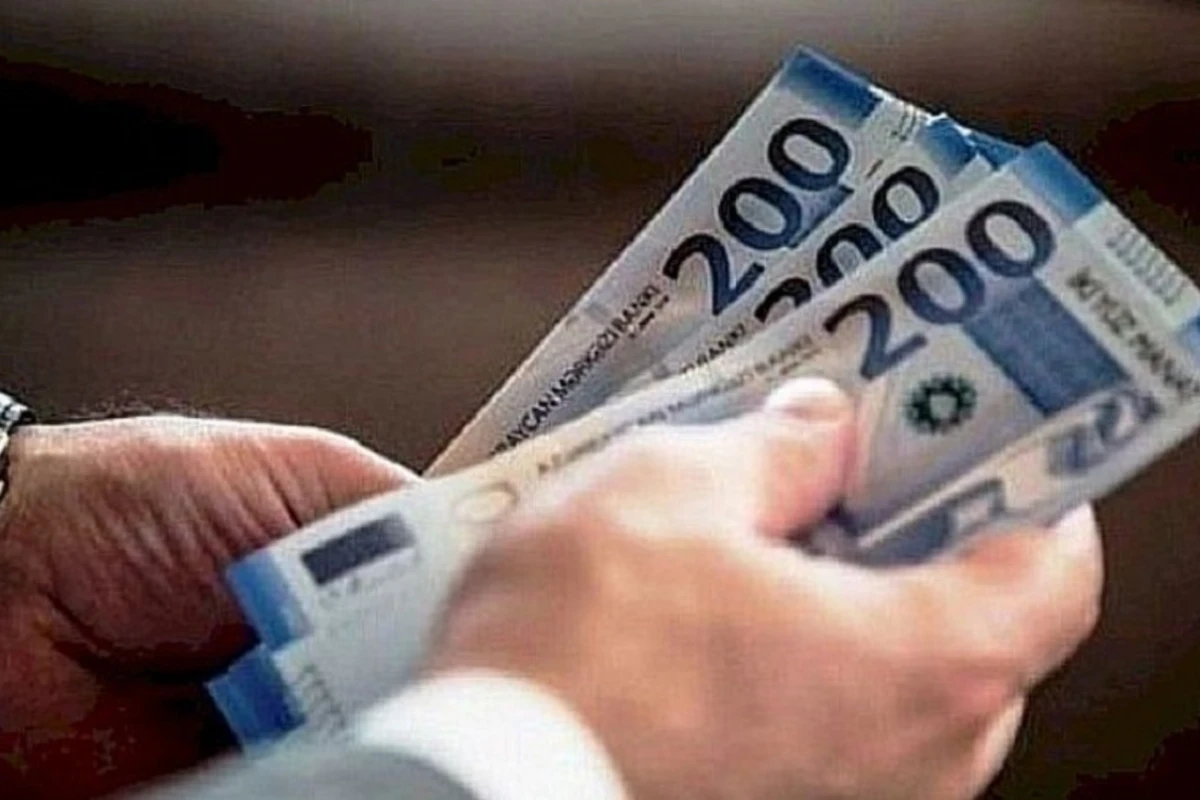 Polkovnik-leytenant arvadının kotteclərini satıb ziyanı ödəmək istəyir