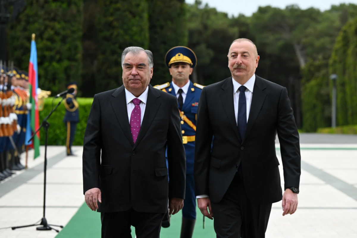 Tacikistan Prezidenti Emoməli Rəhmonun rəsmi qarşılanma mərasimi olub - FOTO Tacikistan Prezidenti Emoməli Rəhmonun rəsmi qarşılanma mərasimi olub - FOTO