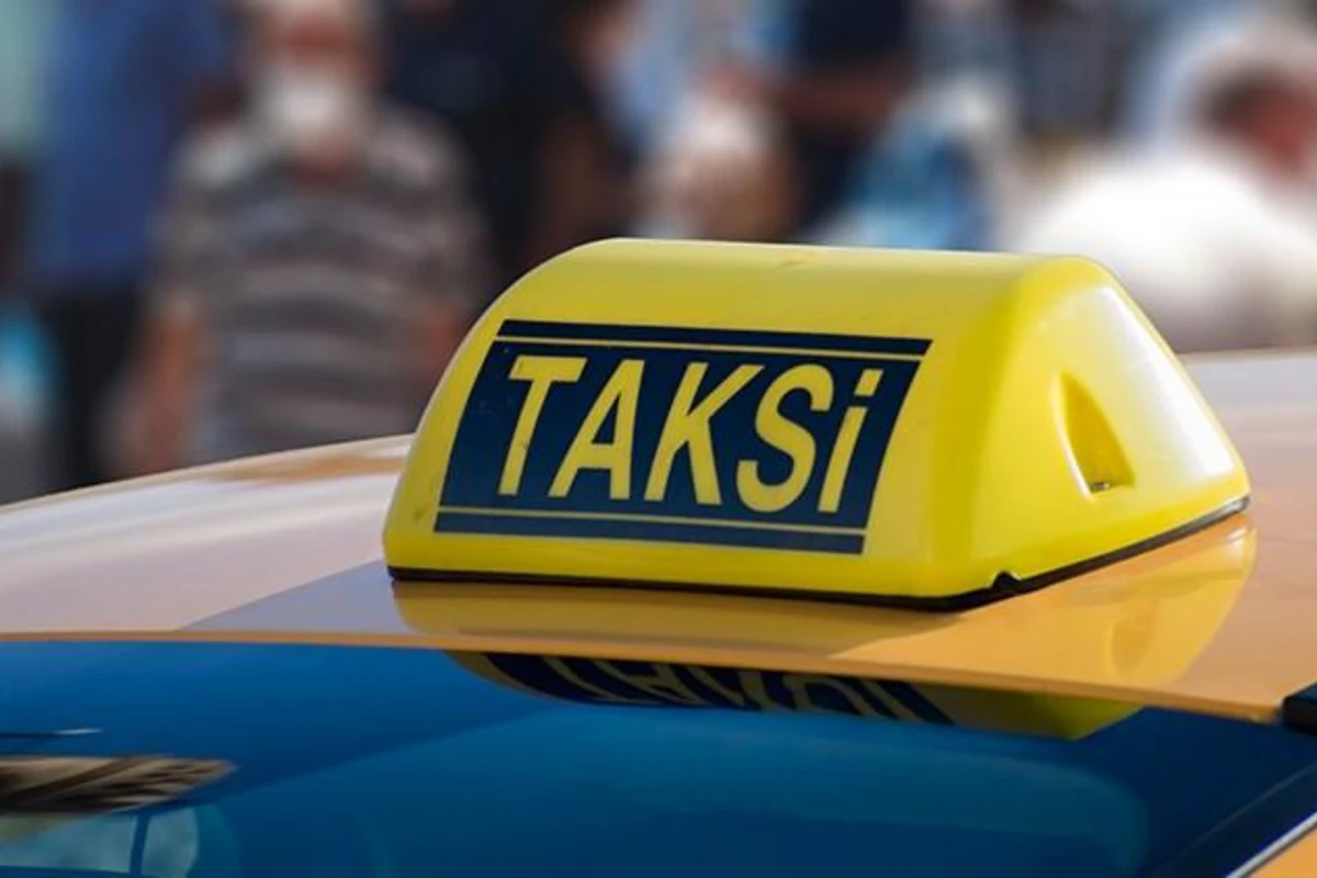 Taksi sürücüsü hoteldən götürdüyü xanımlardan 10 manat istədi - yeddiqat cərimələndi