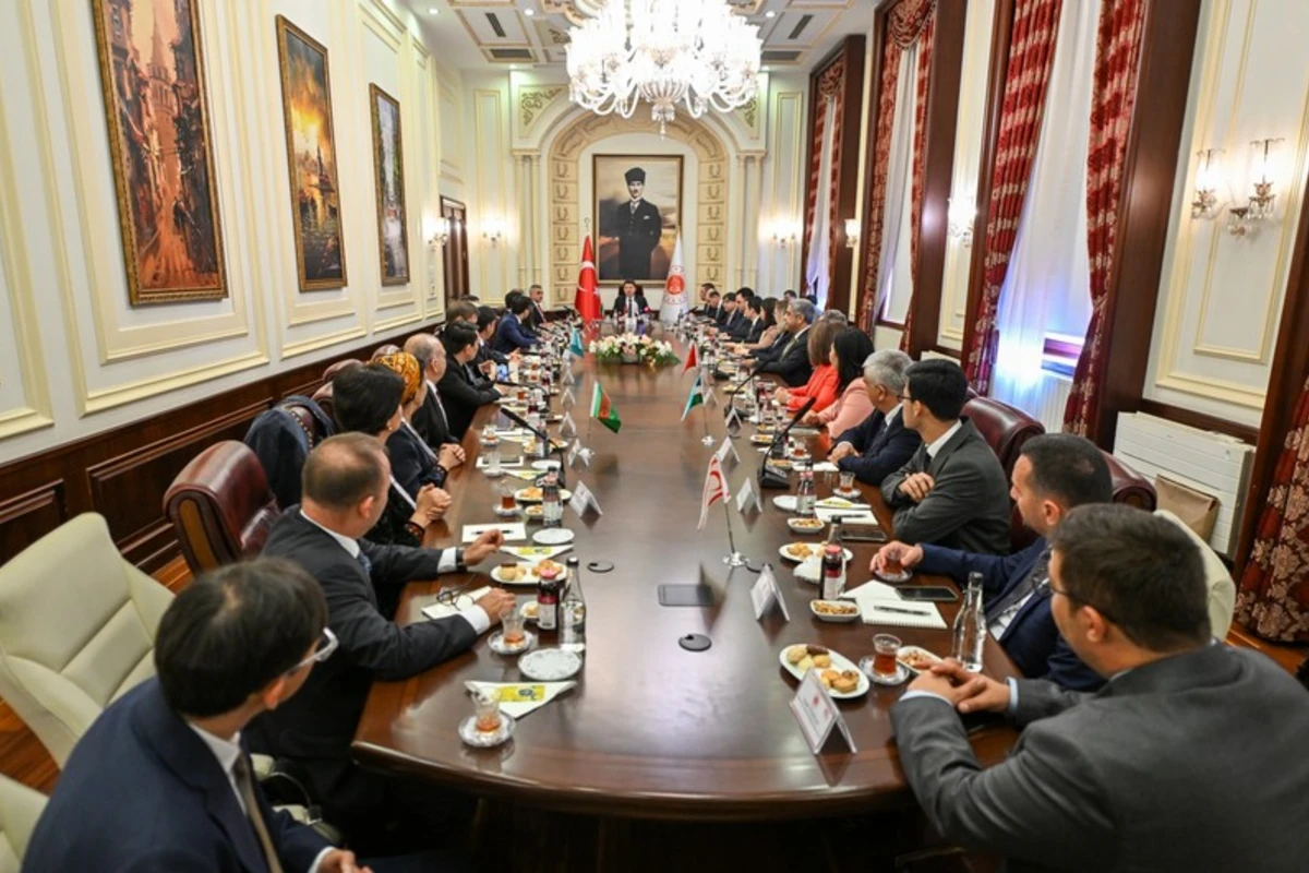 Ankarada türk dünyası vəkillərinin əməkdaşlığının gücləndirilməsi müzakirə olunub