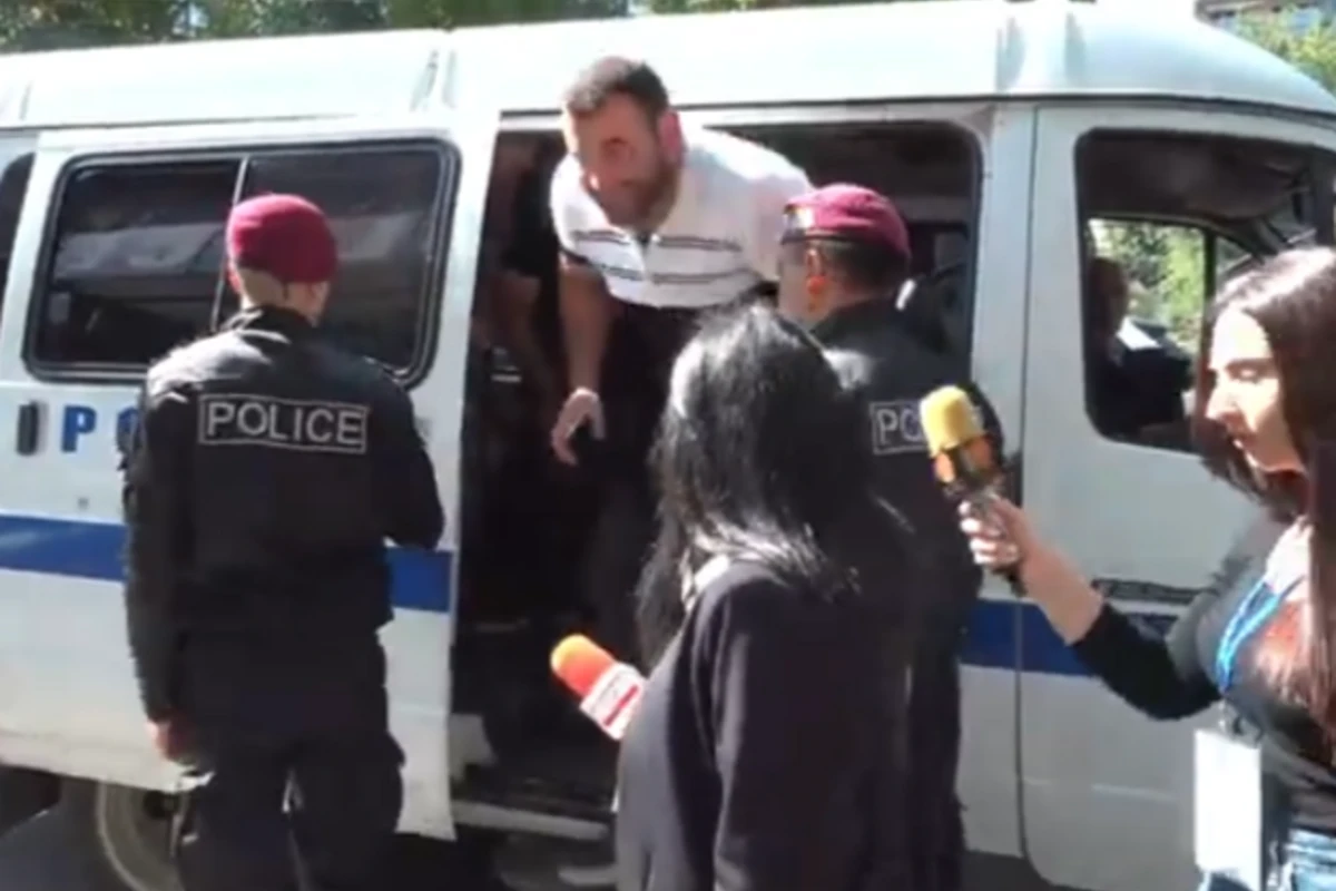 Ermənistanda etirazlar: Generalın oğlu, müğənni və deputat saxlanıldı - VİDEO