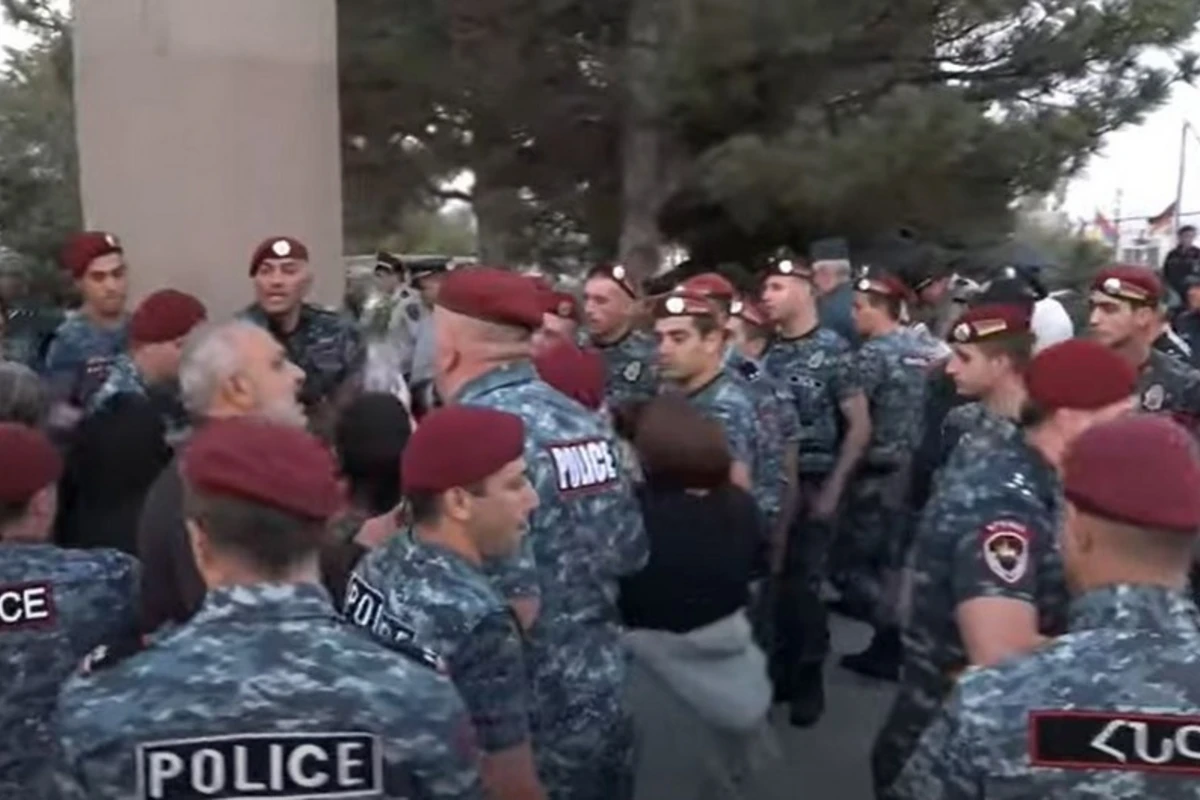İrəvanda ETİRAZ: Həlak olan hərbçilərin etirazçı valideynləri nəzarətə götürülüb
