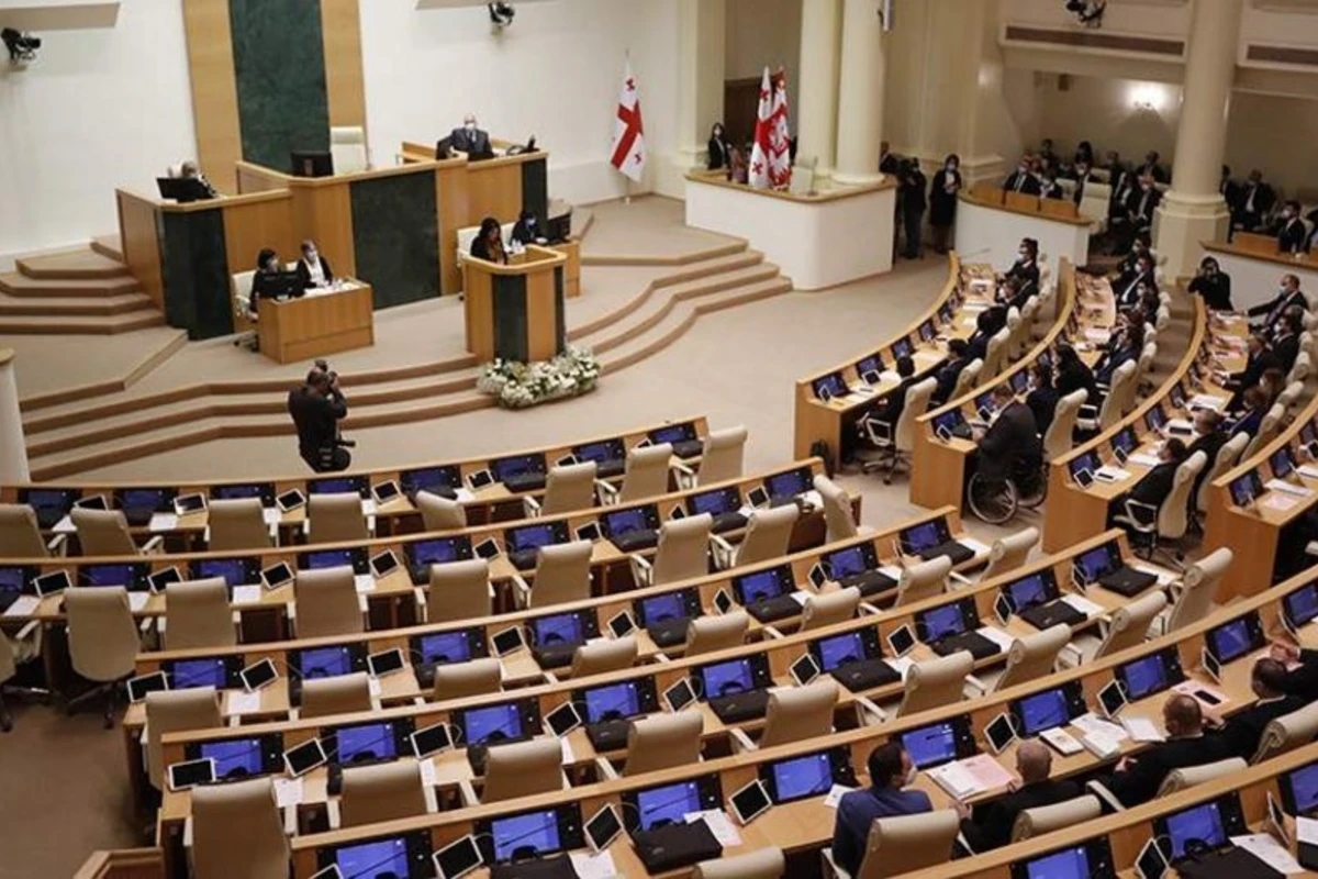 Парламент Грузии преодолел вето президента на закон об иноагентах
