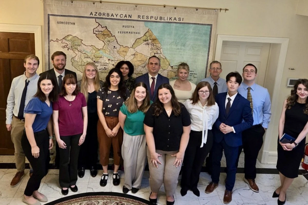 Amerika universitetinin tələbələri Azərbaycan səfirliyini ziyarət ediblər