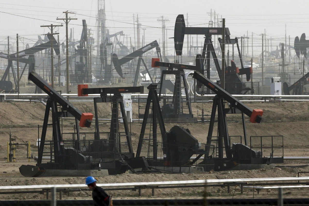 Цена на азербайджанскую нефть упала ниже 85 долларов Цена на азербайджанскую нефть упала ниже 85 долларов