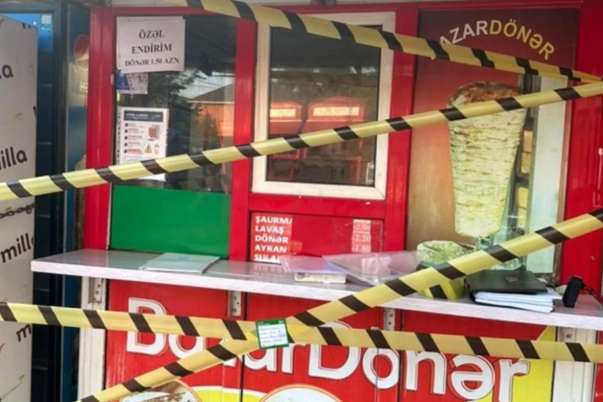 Dönərdə bağırsaq çöpü aşkarlandı, dönərxanaların fəaliyyəti məhdudlaşdırıldı - FOTO