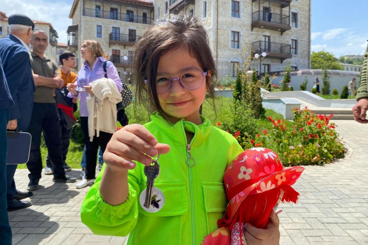 Şuşaya qayıdan sakinlərə mənzillərinin açarları təqdim edildi - FOTO - YENİLƏNİB
