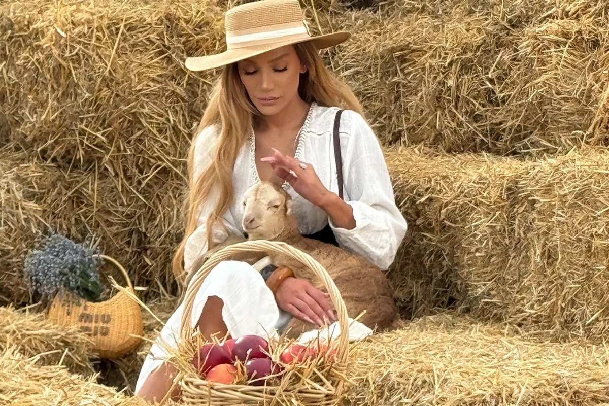 Röya Ayxandan kənd ab-havalı FOTOSESSİYA