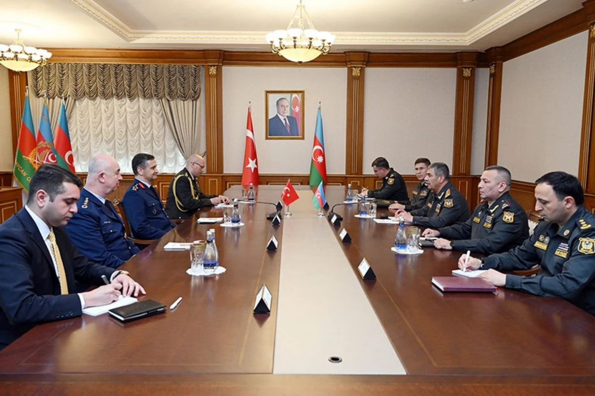 Министр обороны Азербайджана встретился с турецкой делегацией - ФОТО