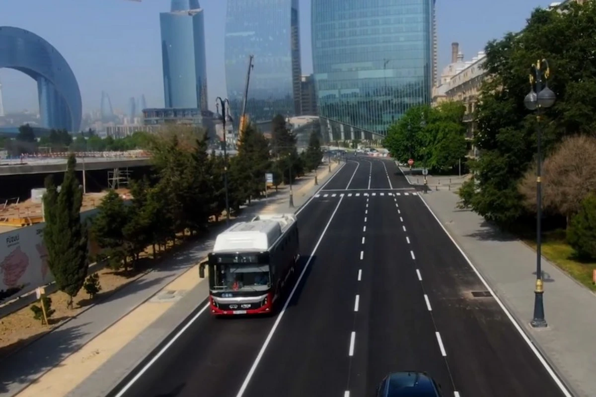 Bakının 8 Noyabr prospektinin bağlanmış hissəsi sürücülərin istifadəsinə verilib - VİDEO