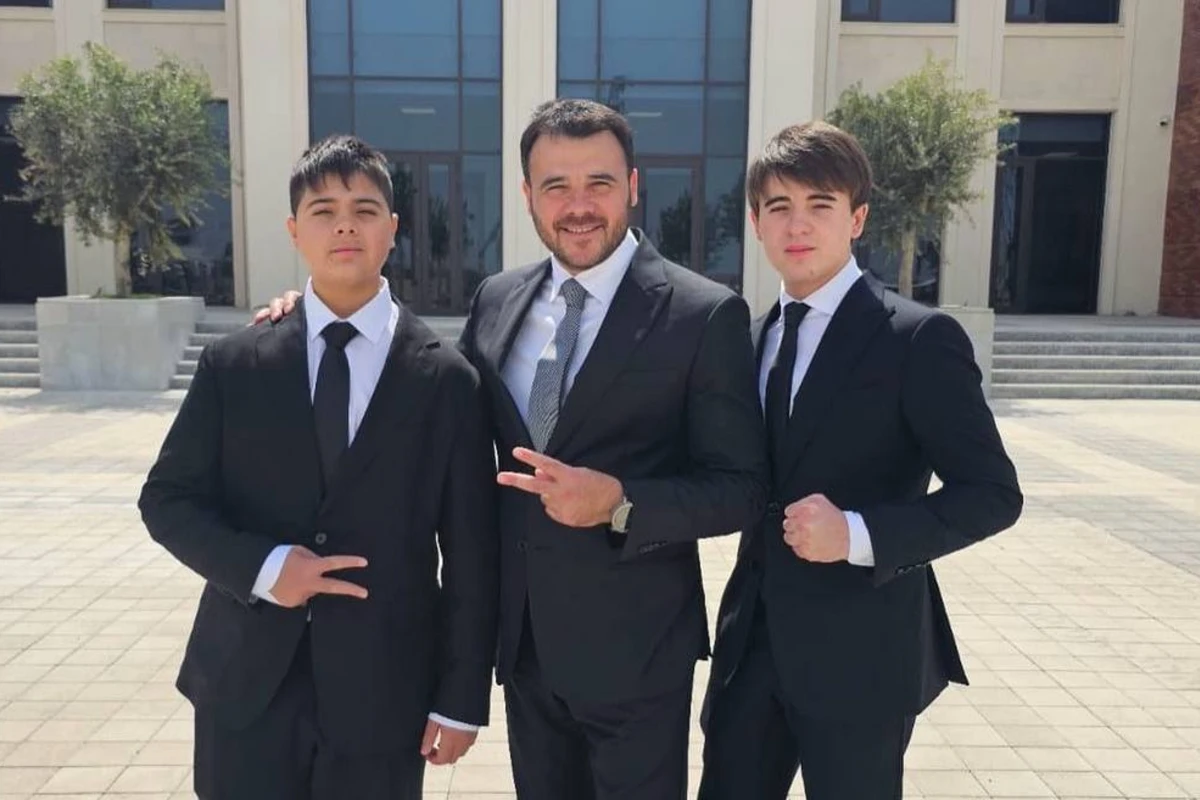 Emin Ağalarovdan övladlarına bayram təbriki - FOTO