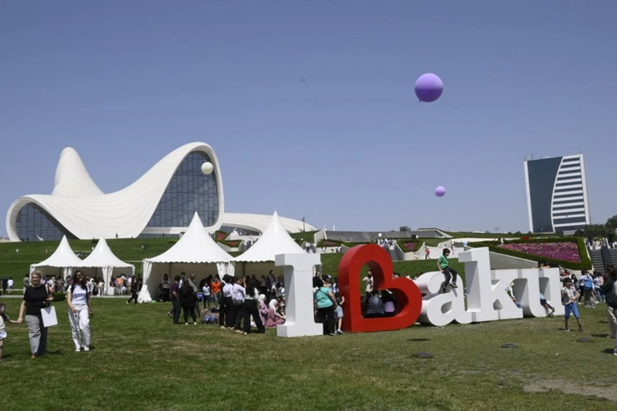 Heydər Əliyev Mərkəzinin parkında Uşaq festivalı keçirilib - FOTO