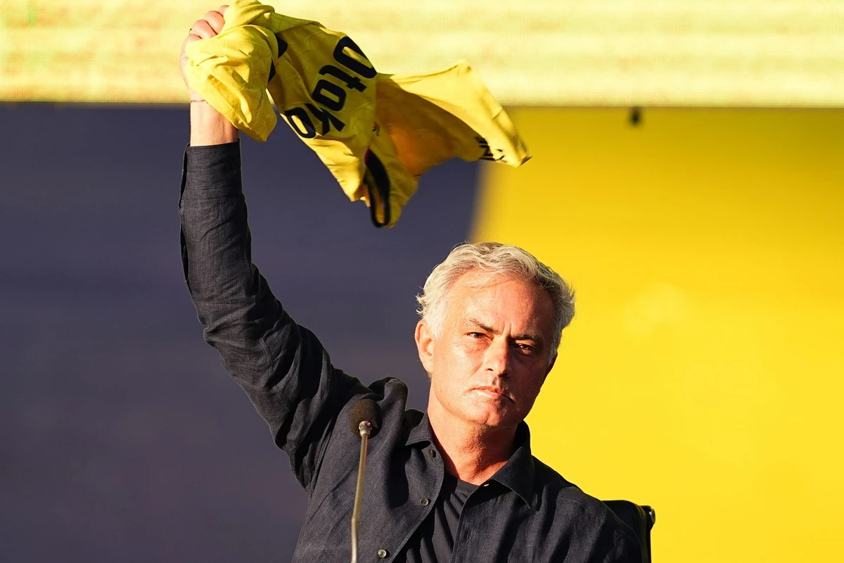 Mourinyo Fənərbağçada nə qədər qazanacaq?