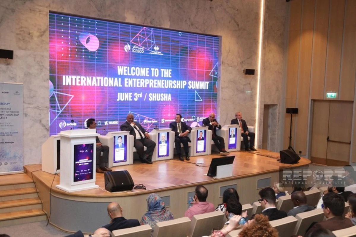 Şuşada keçirilən Beynəlxalq Sahibkarlar Forumunda ilk panel müzakirə aparılıb - FOTO