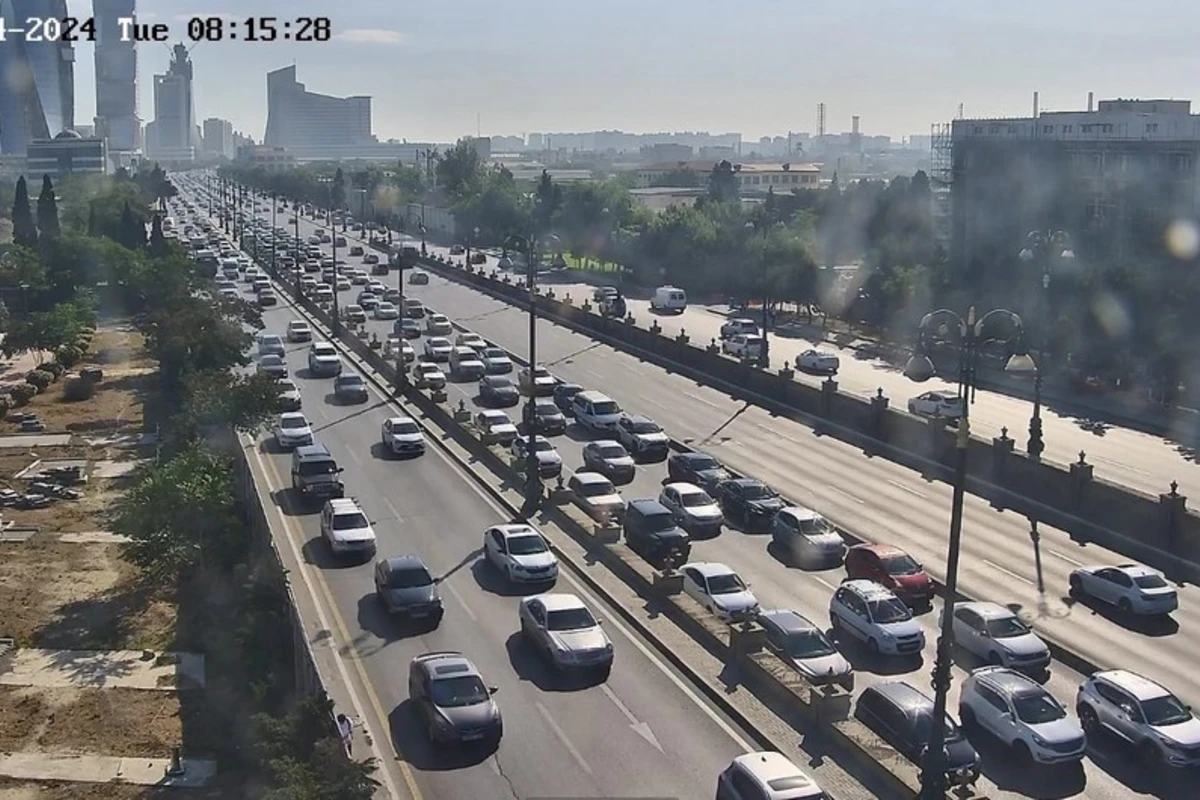 Bakının bir sıra yollarında tıxac müşahidə olunur - SİYAHI