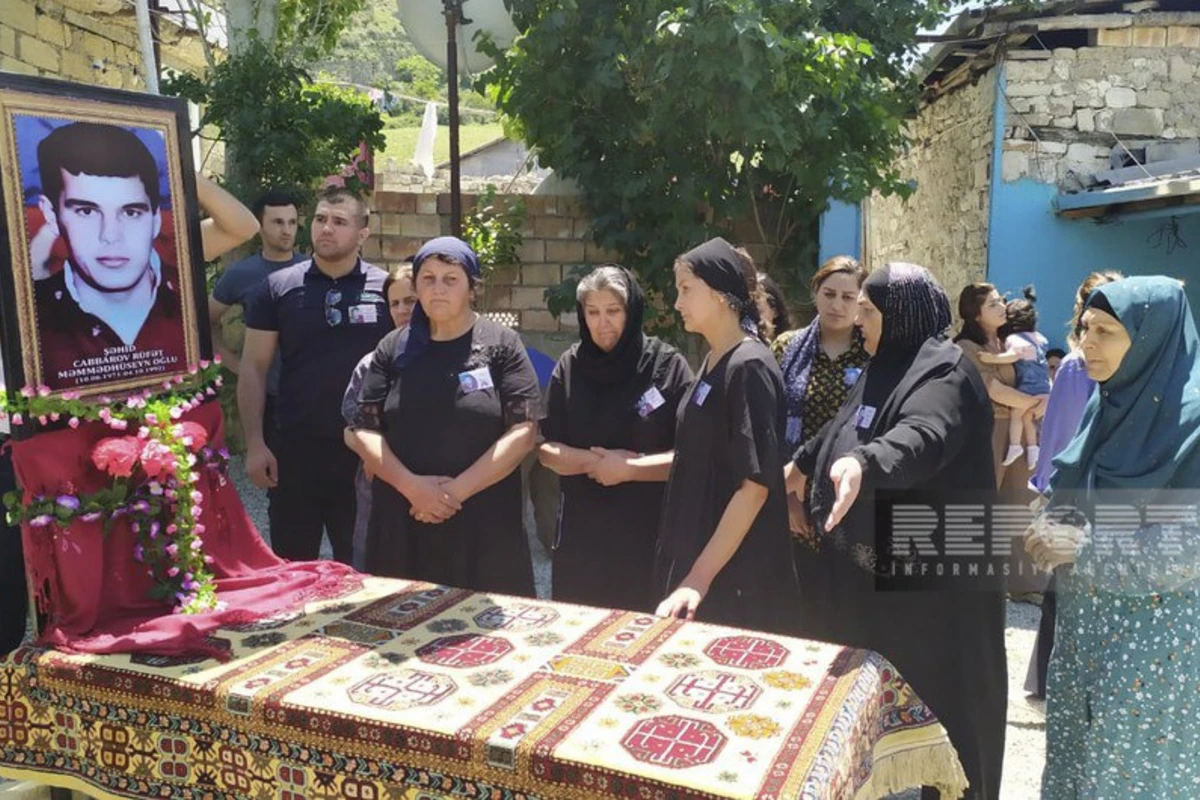 Siyəzəndə Birinci Qarabağ müharibəsinin şəhidi Rüfət Cabbarov dəfn edilib - FOTO