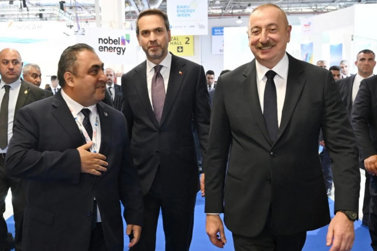 Prezident İlham Əliyevə “Caspian Energy” jurnalı təqdim edilib