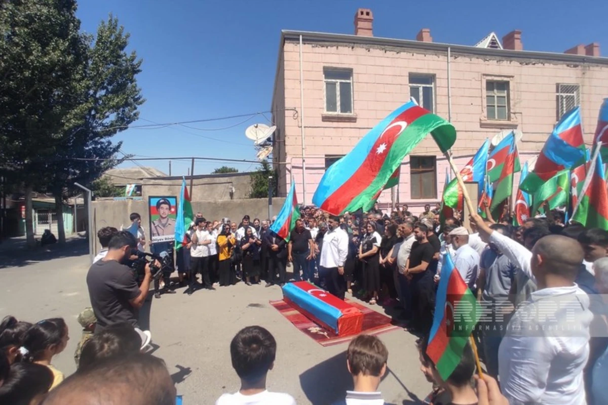 Xırdalanda Birinci Qarabağ müharibəsinin şəhidi Rövşən Əliyev dəfn edilib - FOTO