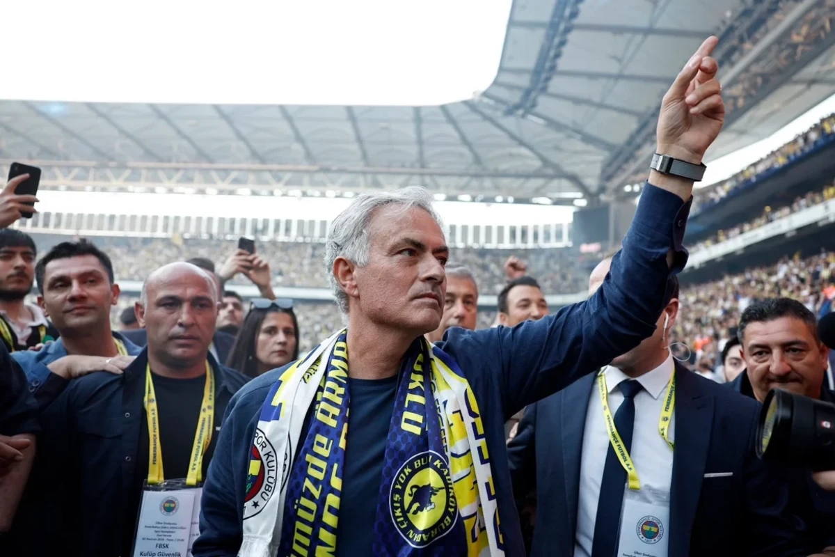 Mourinyo oğlunun dostunu Fənərbağçaya gətirir - FOTO
