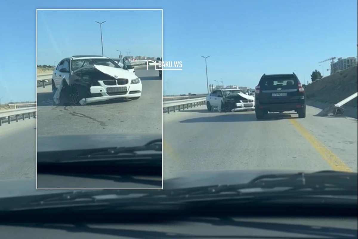 Bakı dairəvi yolunda qəza: BMW arakəsməyə çırpıldı - VİDEO
