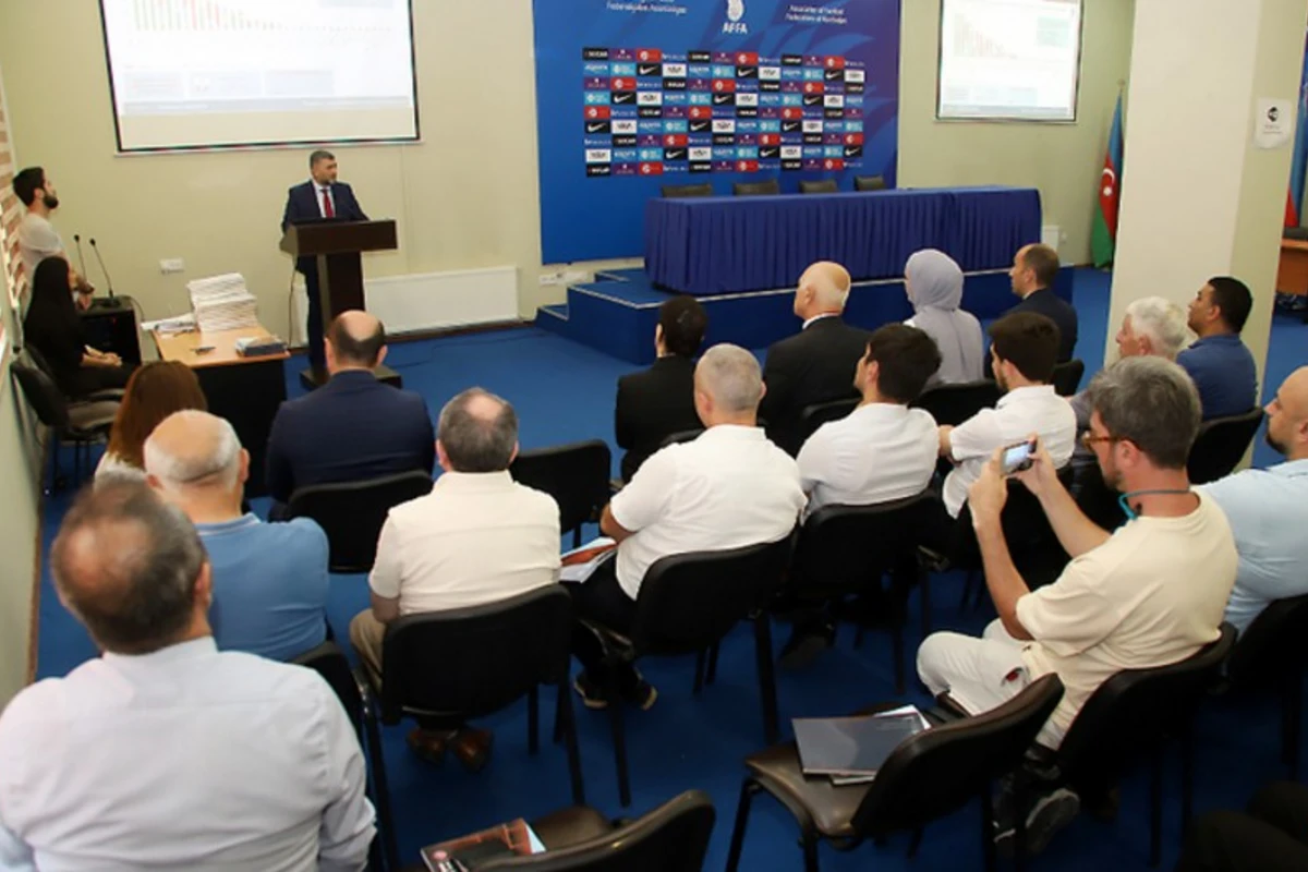 AFFA klublara lisenziyalar təqdim edib - FOTO