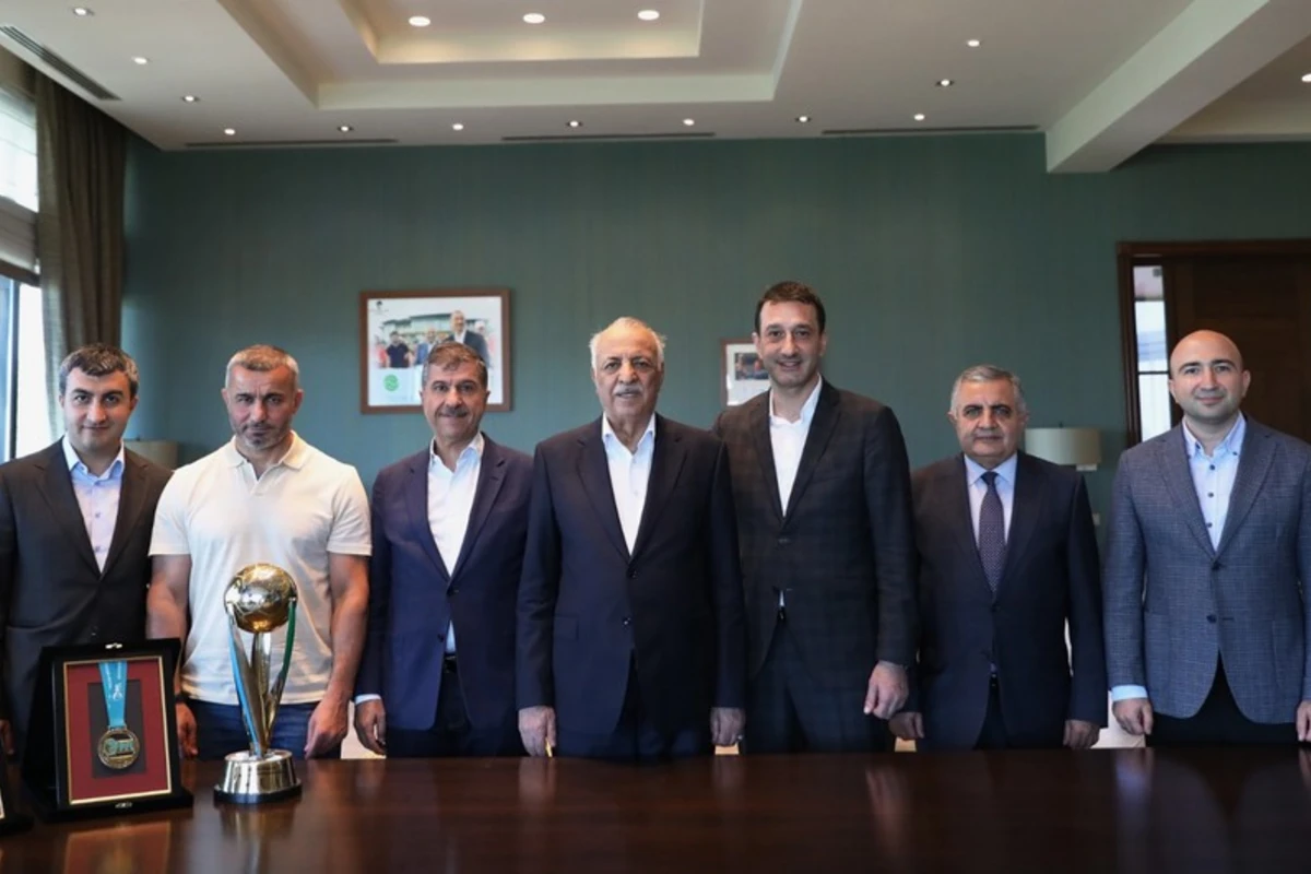 “Qarabağ” klubunun fəxri prezidenti Abdolbari Gozal klub rəsmiləri ilə görüşüb - FOTO