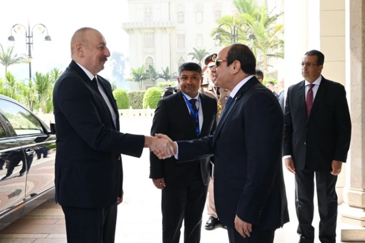 Prezident İlham Əliyevin Misirdə rəsmi qarşılanma mərasimi olub - FOTO/VİDEO Prezident İlham Əliyevin Misirdə rəsmi qarşılanma mərasimi olub - FOTO/VİDEO