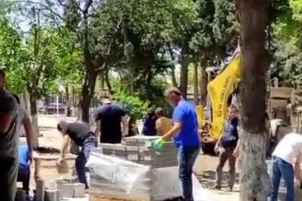 İcra başçısı fəhləlik etdiyi GÖRÜNTÜLƏRDƏN DANIŞDI - VİDEO