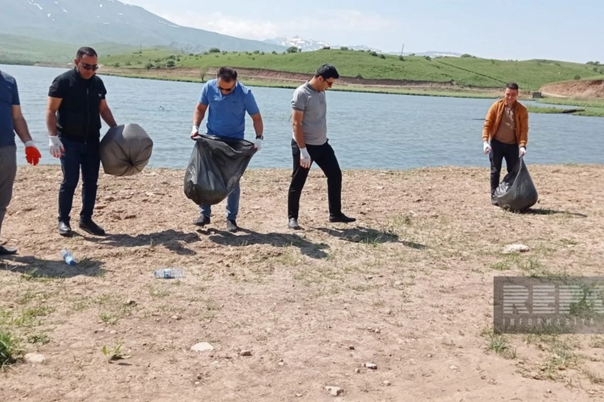 Naxçıvanda prokurorluq orqanlarının əməkdaşları Batabat gölünün ətrafında təmizlik aksiyası keçiriblər - FOTO