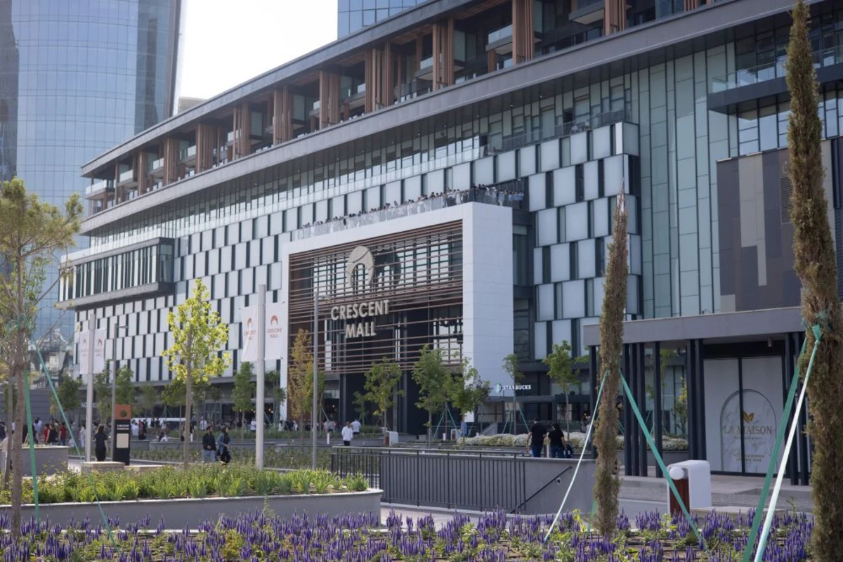 Dünya brendlərini bir araya toplayan məkan - “Crescent Mall” - FOTO/VİDEO Dünya brendlərini bir araya toplayan məkan - “Crescent Mall” - FOTO/VİDEO