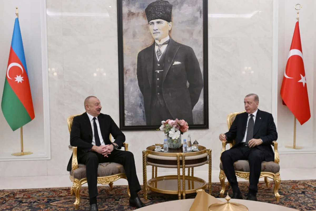 Azərbaycan və Türkiyə prezidentləri Ankaranın Esenboğa Hava Limanında görüşüblər - FOTO