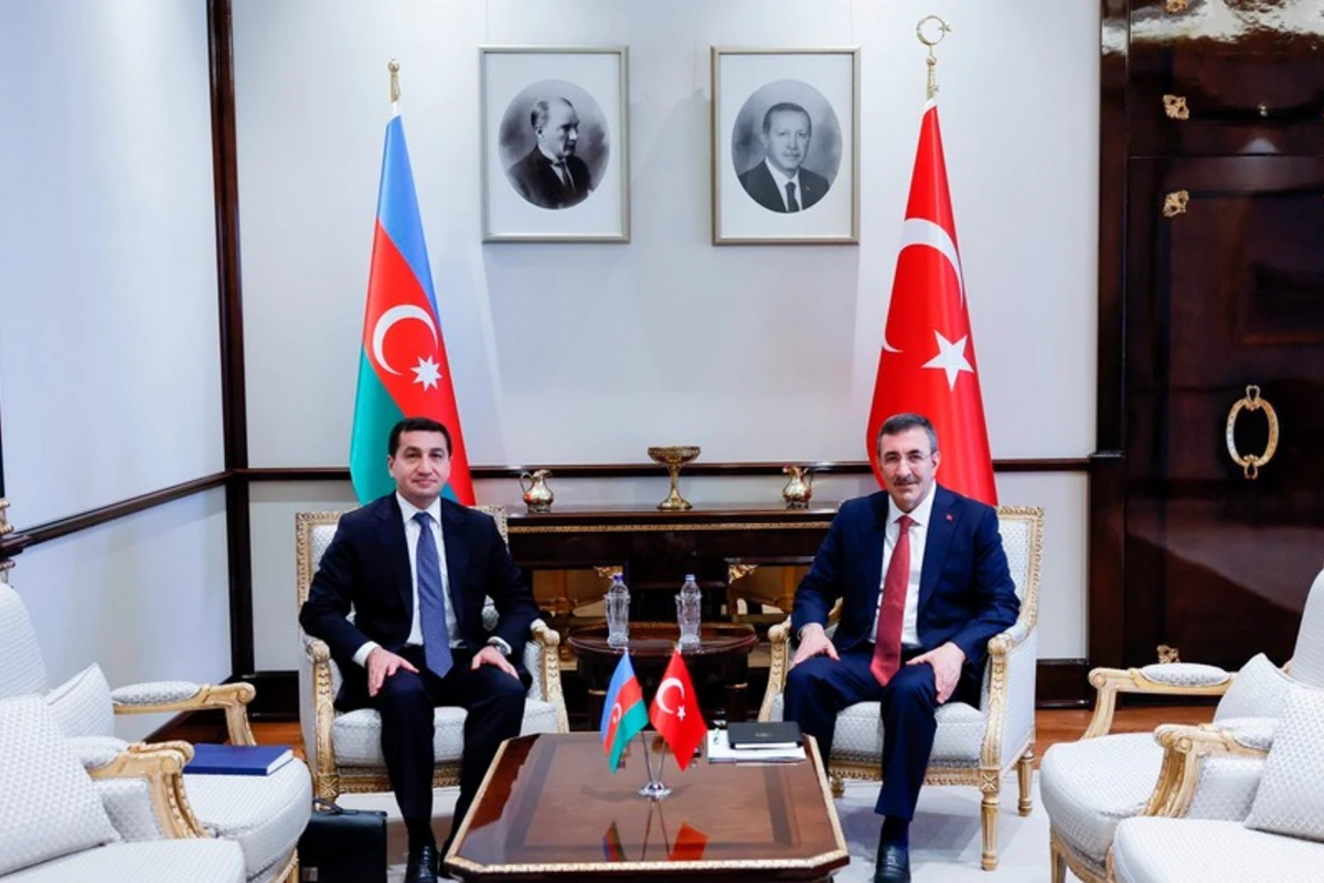 Cevdet Yılmaz və Hikmət Hacıyev ikitərəfli münasibətləri müzakirə ediblər