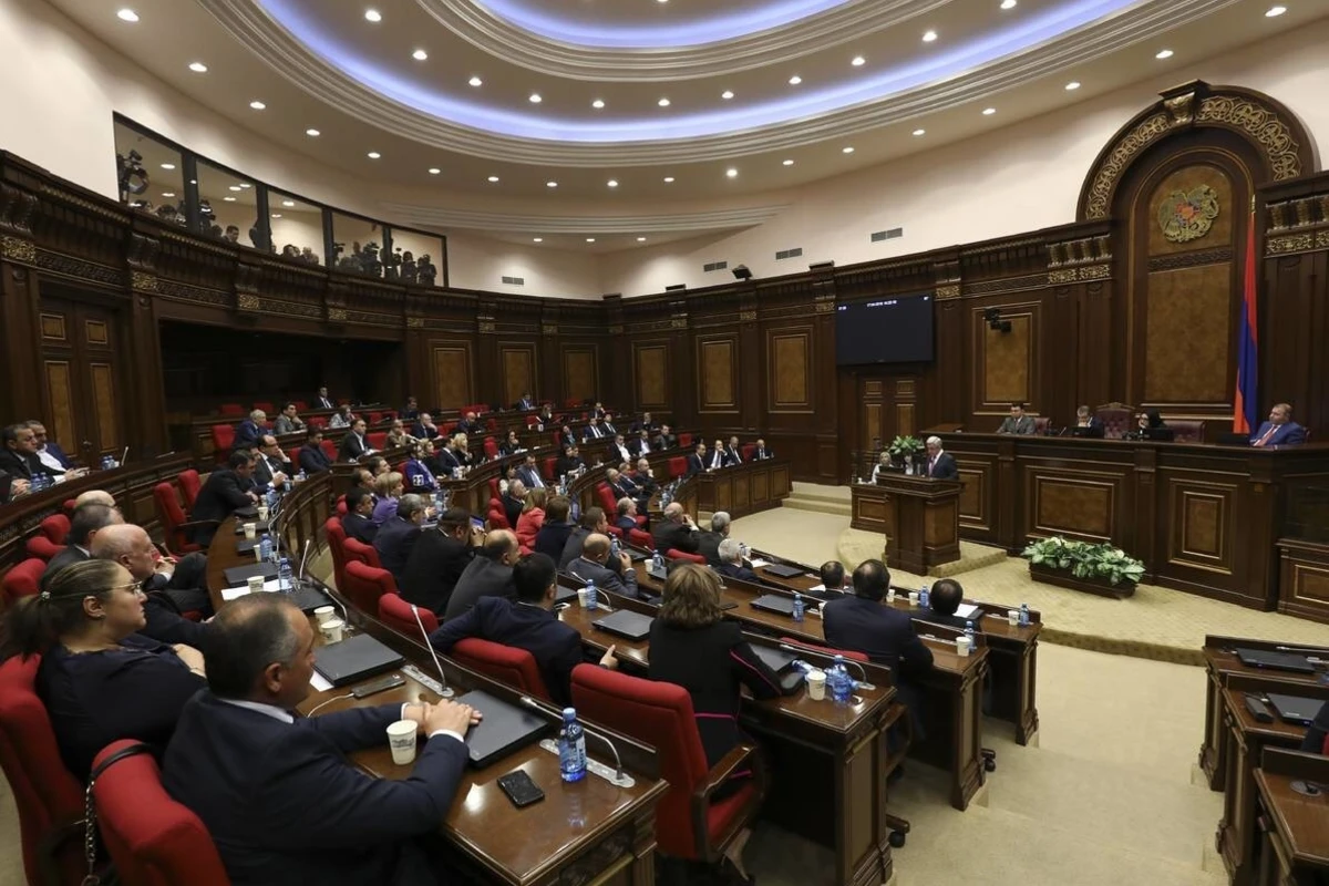 Парламент Армении рассмотрит отставку правительства 17 июня