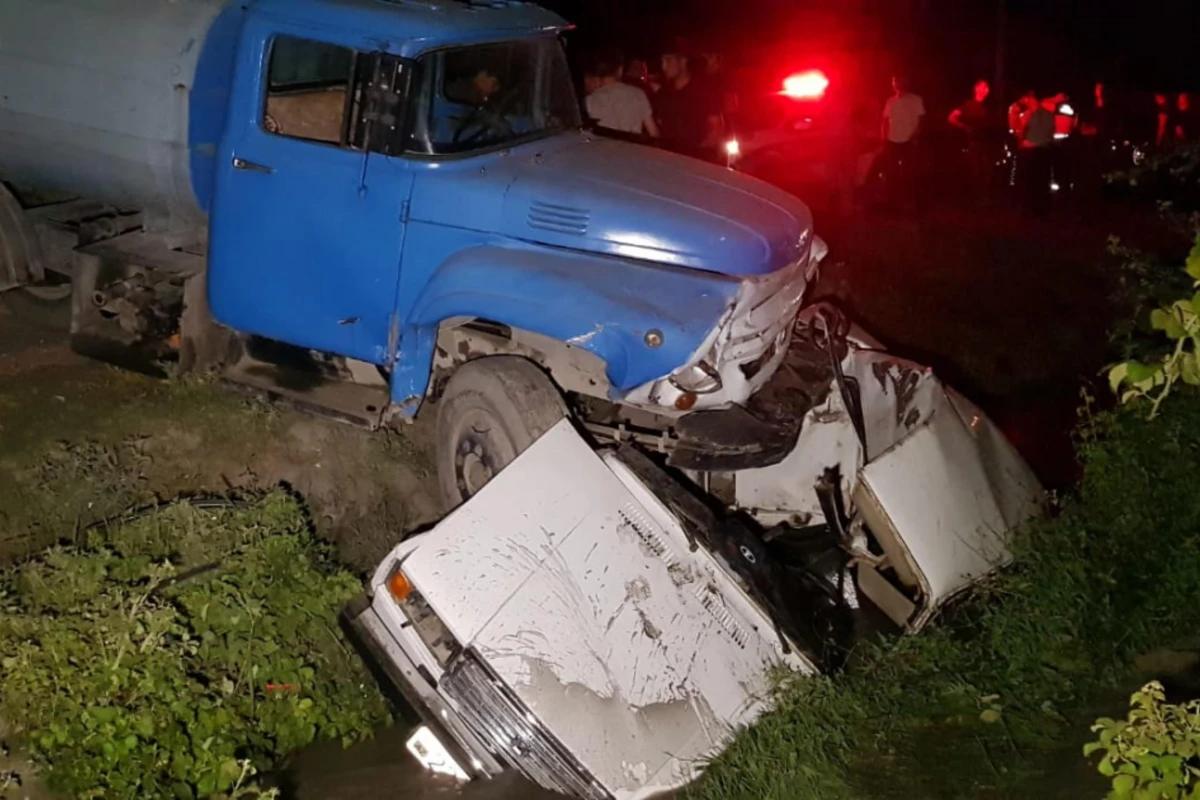 Göyçayda “VAZ 2107” yük avtomobili ilə toqquşub, sürücü ölüb - FOTO