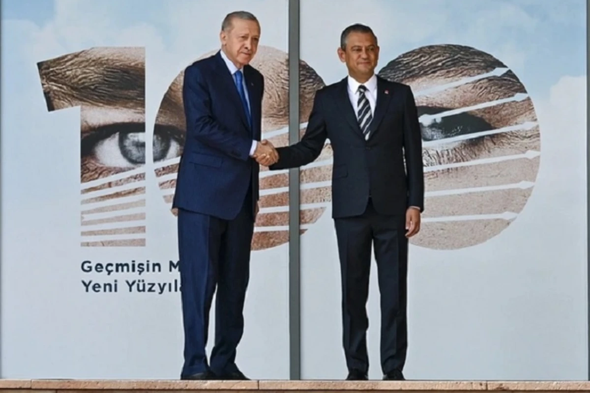 Ərdoğan 18 ildən sonra ilk dəfə Türkiyə müxalifətinin qərargahını ziyarət edib Ərdoğan 18 ildən sonra ilk dəfə Türkiyə müxalifətinin qərargahını ziyarət edib