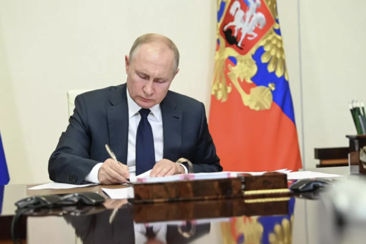 Putin Ukrayna ilə bağlı müqavilələri denonsasiya edən qanun imzalayıb