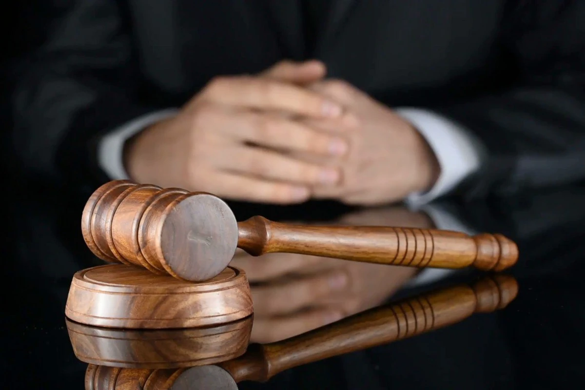 Prokuror Bakıda hipermarketə silahlı hücumda təqsirləndirilən şəxslərə iş istəyib Prokuror Bakıda hipermarketə silahlı hücumda təqsirləndirilən şəxslərə iş istəyib