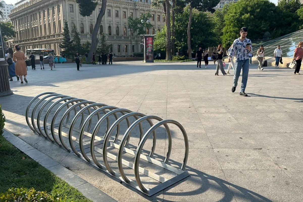 Bakıda velosiped sürənlərə ŞAD XƏBƏR - FOTO Bakıda velosiped sürənlərə ŞAD XƏBƏR - FOTO