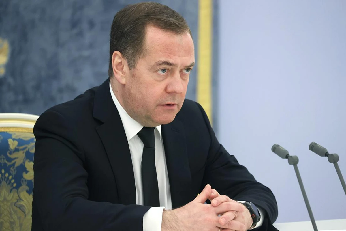 Dmitri Medvedev Emənistana xəbərdarlıq edib
