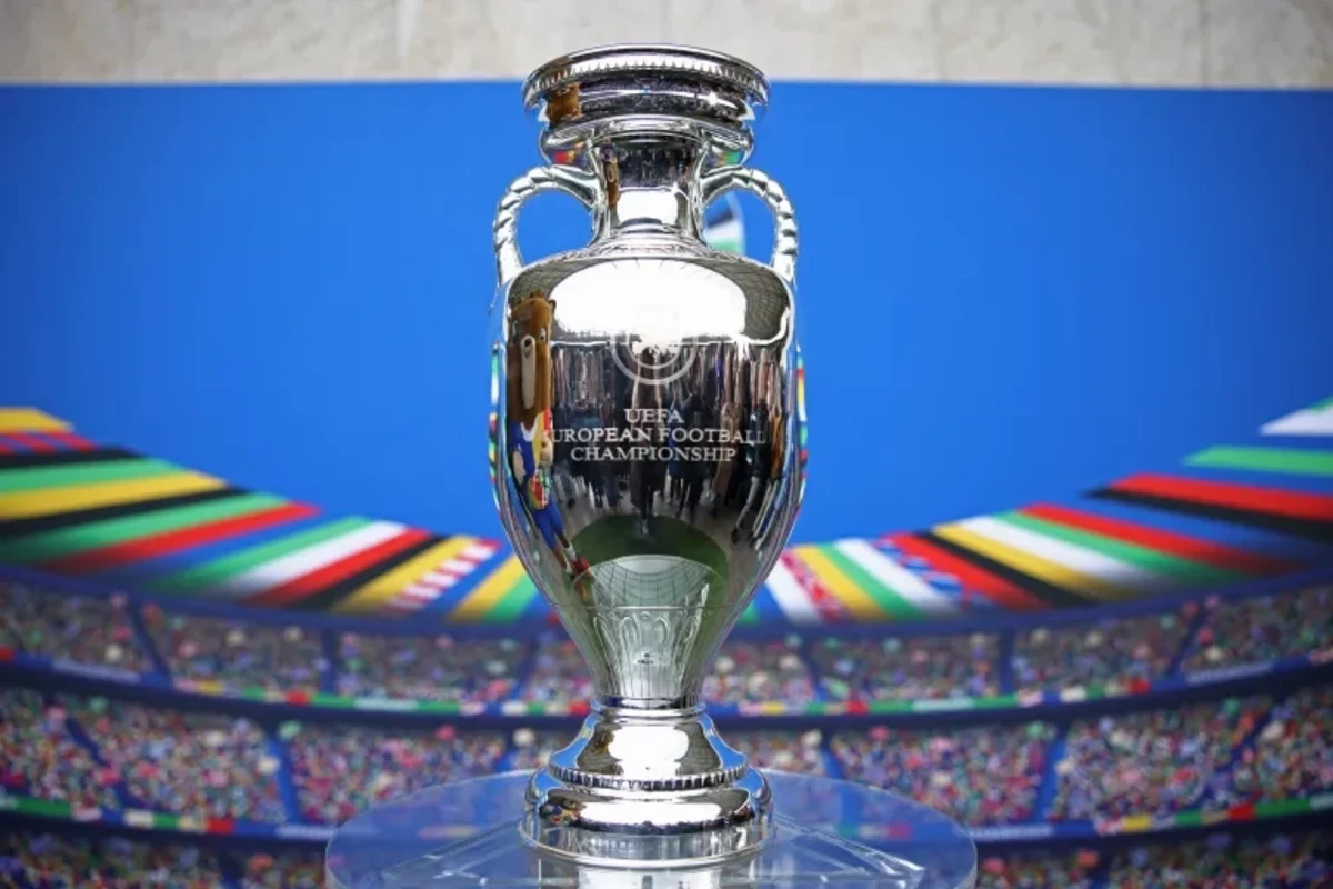 Bu gün futbol üzrə XVII Avropa çempionatı start götürür