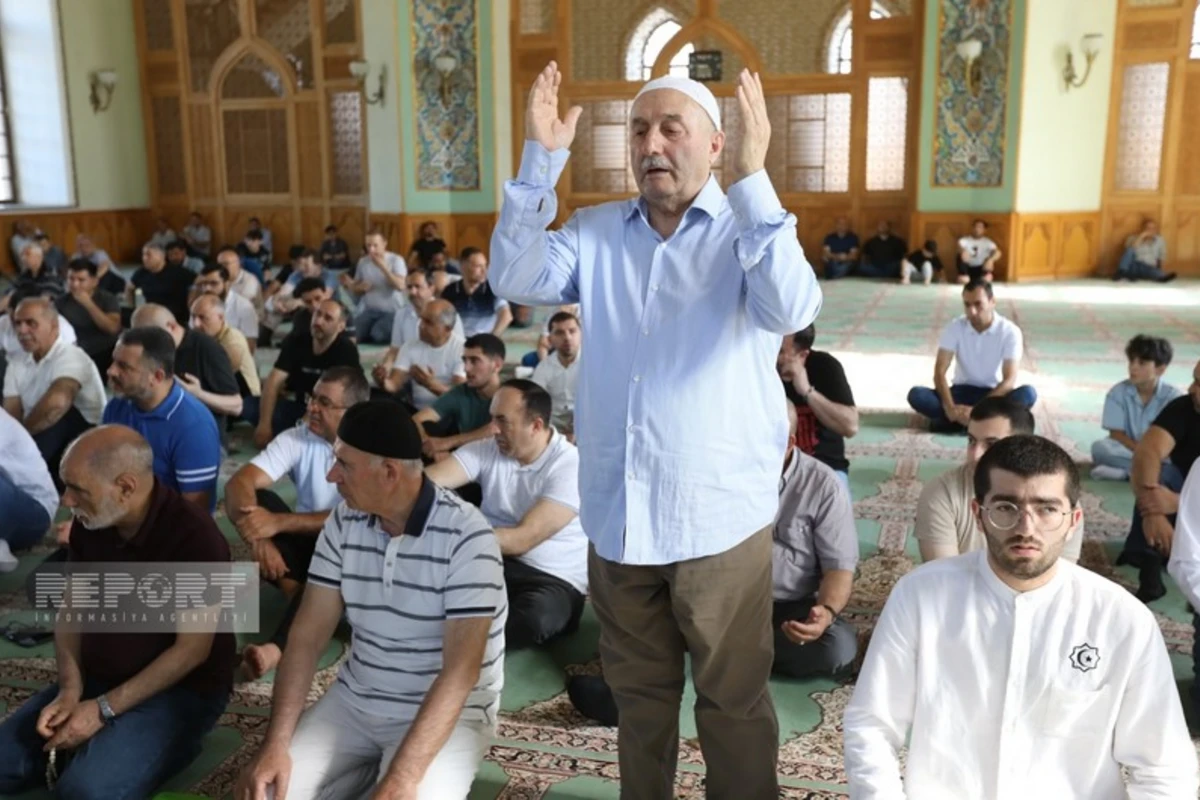 Azərbaycanda məscidlərdə bayram namazı qılınıb - YENİLƏNİB - FOTO Azərbaycanda məscidlərdə bayram namazı qılınıb - YENİLƏNİB - FOTO